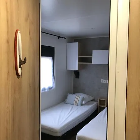 A L Ombre Des Pins 40 Mobil 211 Campsite